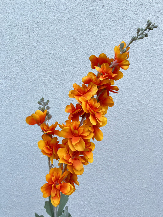 Delfinio artificial rojo