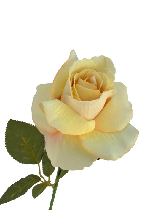 La clásica rosa artificial amarilla
