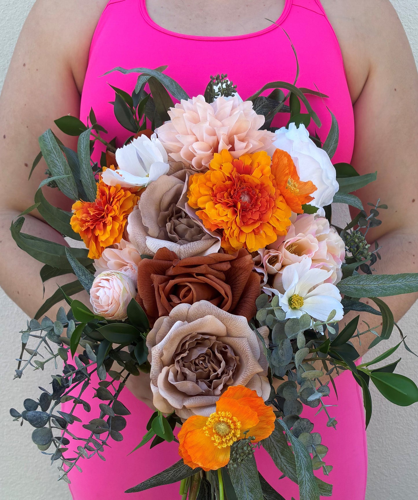 Bouquet d'eucalyptus artificiel vert poussiéreux