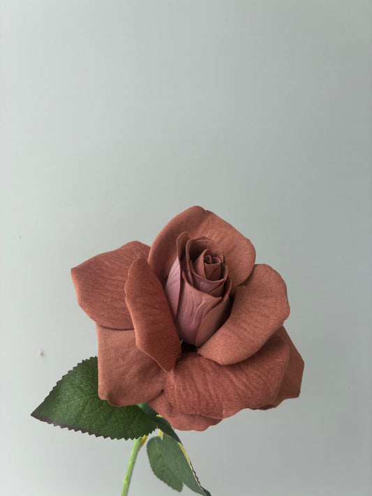 La clásica rosa artificial lila