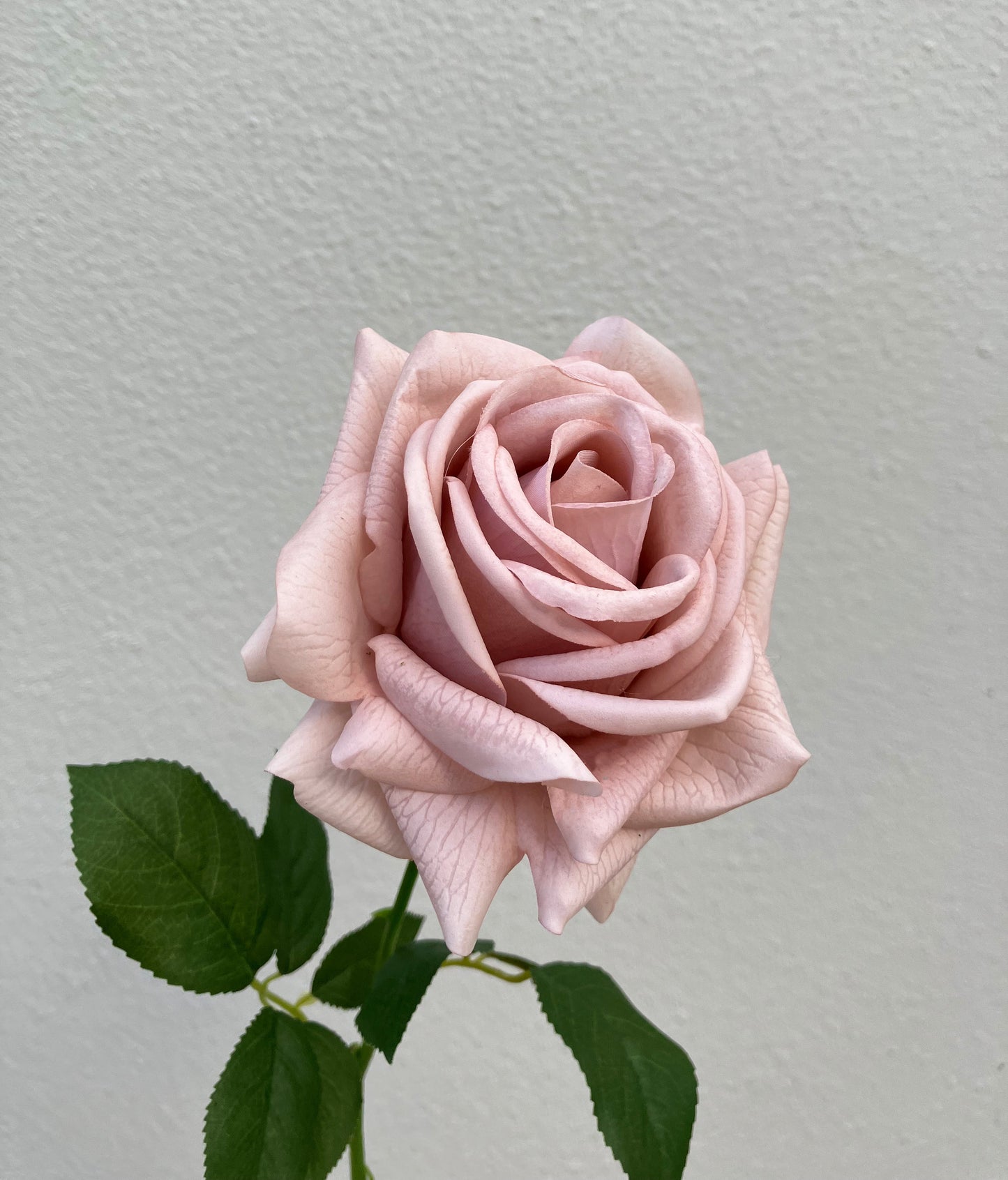 Rose artificielle au toucher réel, rouge feu