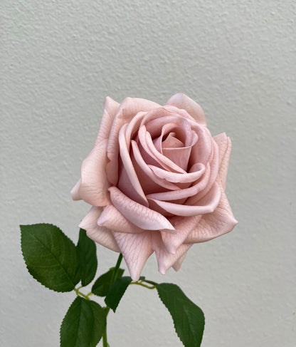 Rose artificielle au toucher réel, rouge feu