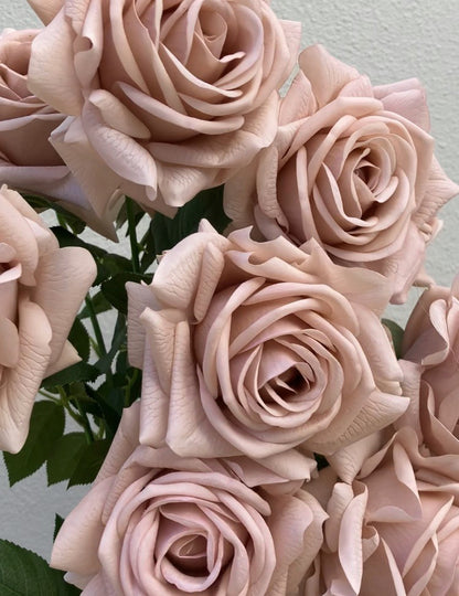 Rose artificielle au toucher réel, rouge feu